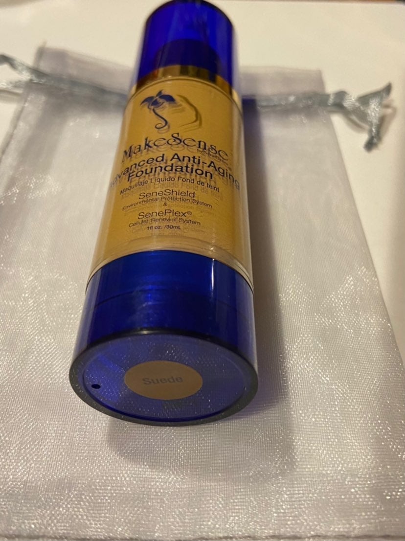 AAA MakeSense Foundation Suede
