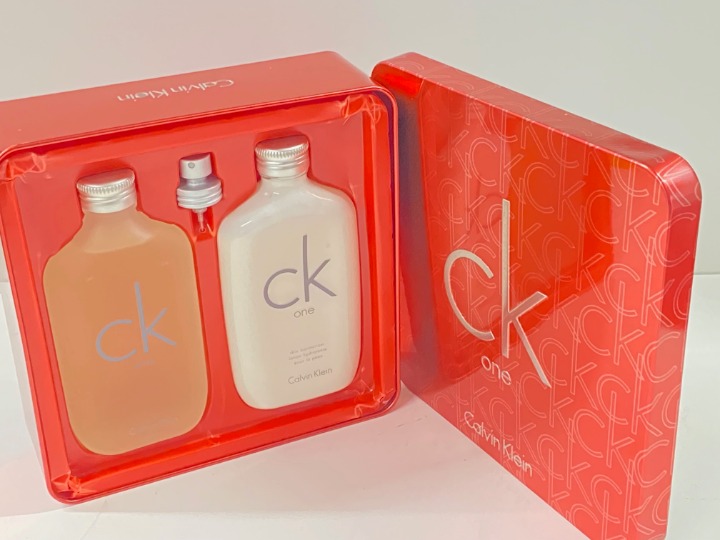 Calvin Klein CK ONE GIFT SET 2 pcs for women : EDT SP + SKIN MOISTURIZER IN TIN