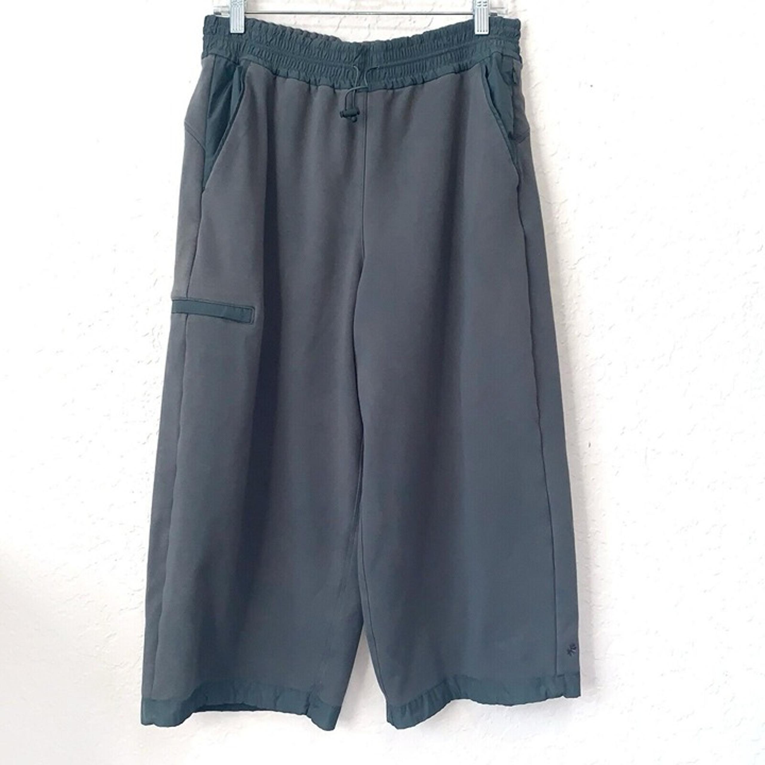 Athleta Triumph Hybrid Wide Leg Crop Pants Womens Large Olive Green Pockets