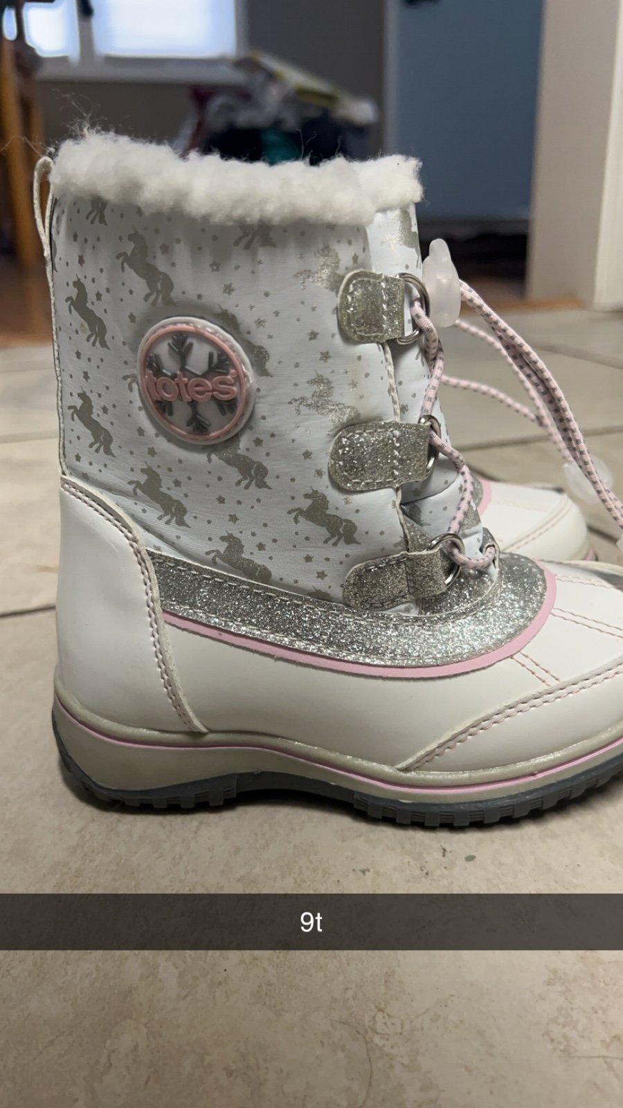 Snow boots