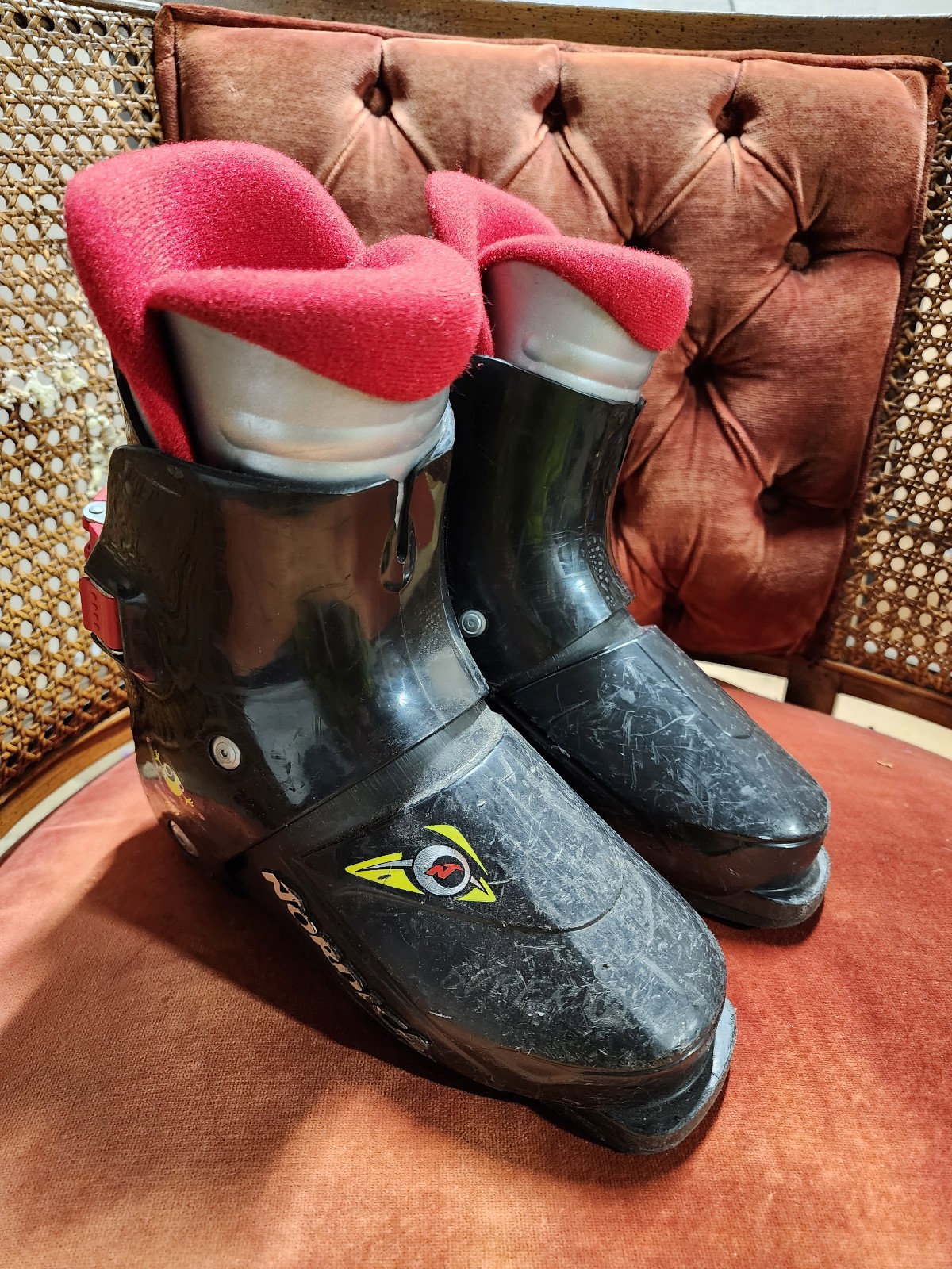 Kids nordica ski boots 22.5