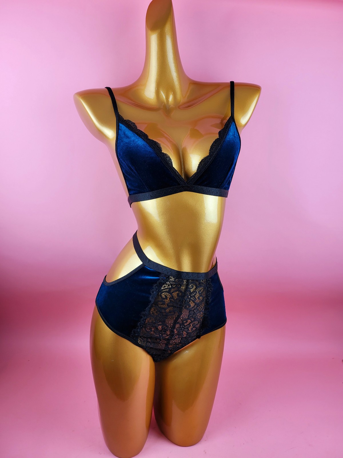 Velvet lingerie set