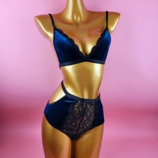 Velvet lingerie set