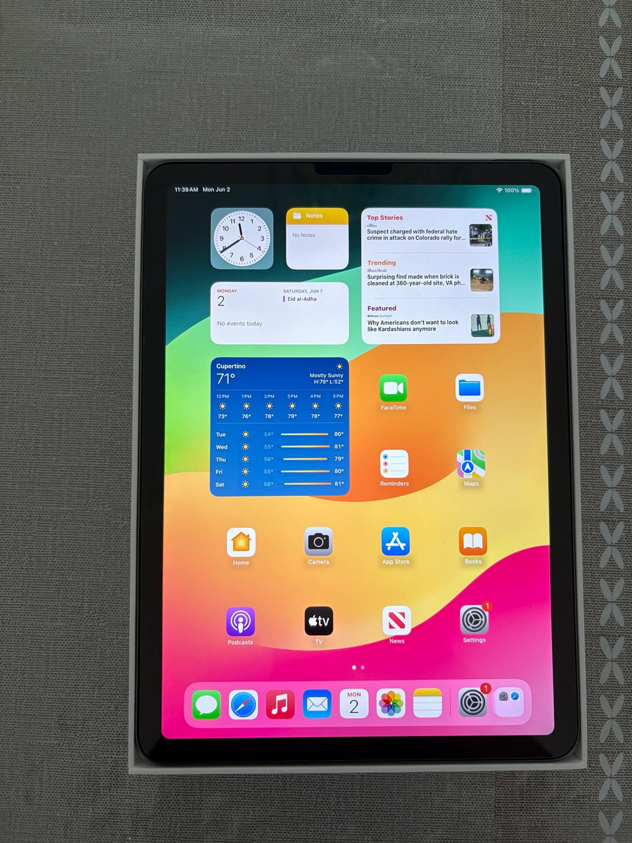 iPad Air 4th Generation with Logitech Combo Touch + Extras