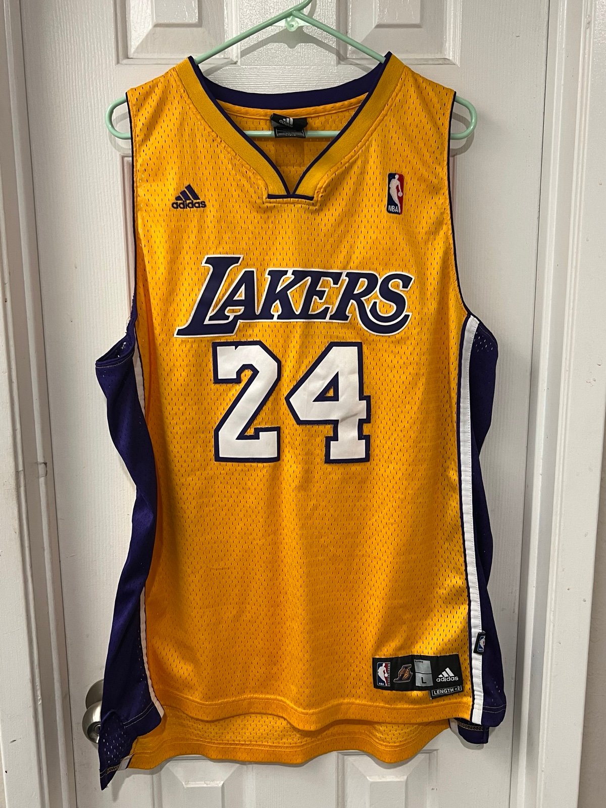 Adidas LA Lakers Kobe Bryant #24 home gold jersey Large swingman