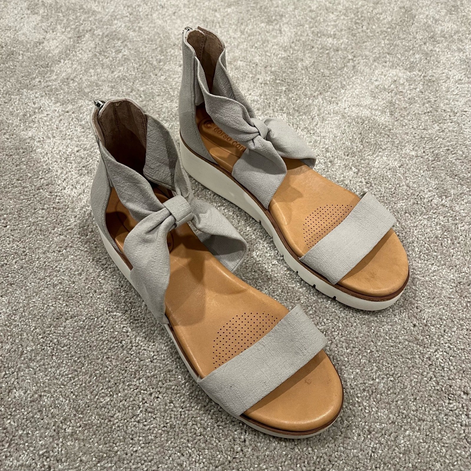 Corso Como Platform Wedge Sandal Heel Grey Fabric Size 7.5M Womens