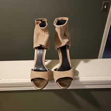 B BRIAN ATWOOD SUEDE HEELS