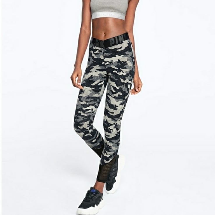 NWT VS PINK ULTIMATE CAMO DOG LEGGINGS