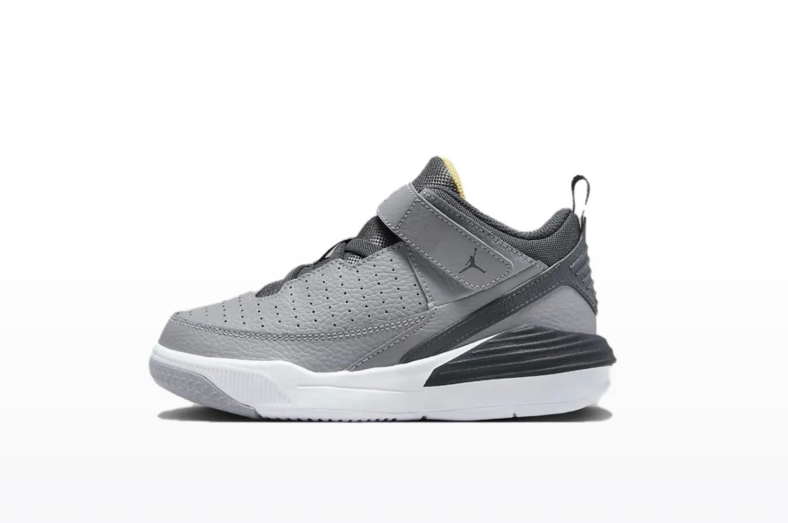 Nike Boys Air Jordan Max Aura 5 DZ4354-007 Gray Basketball Shoes Sneakers Sz 3Y