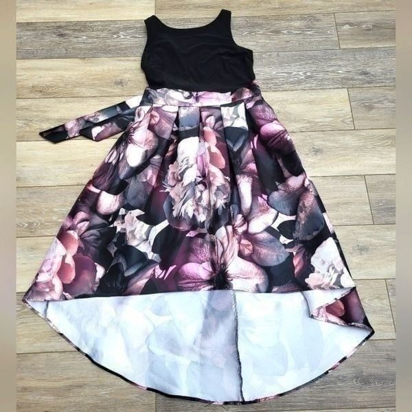 SLNY dress fit and flare, hi low, floral v back like new size 8 / medium black