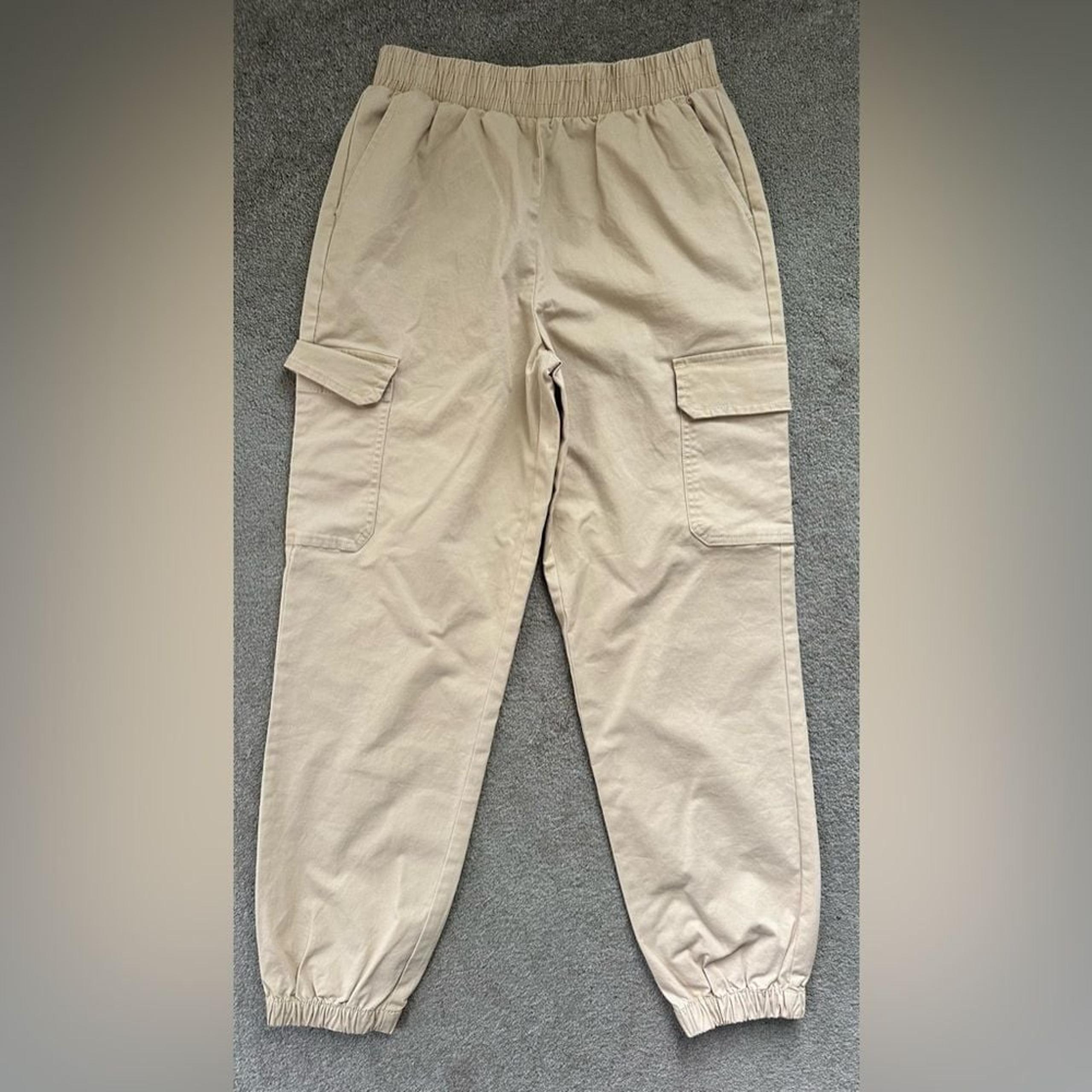 Forever 21 Women's Khaki Cargo Pants Size Small