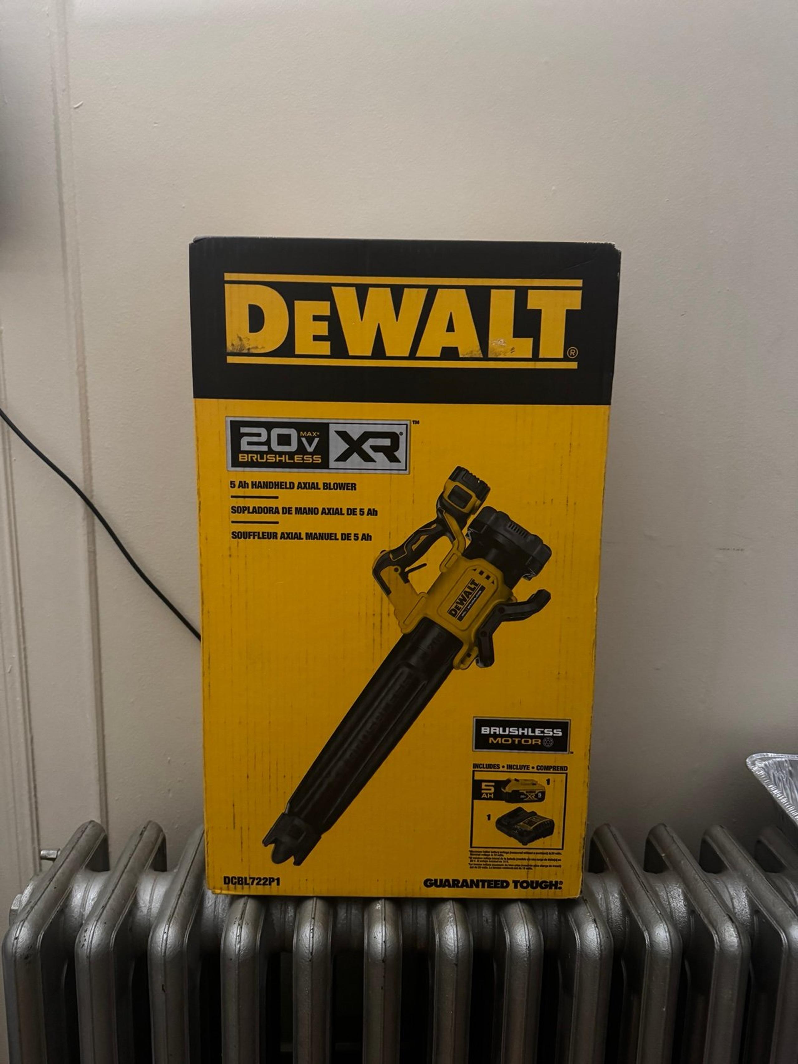 DeWalt 20V MAX Brushless Cordless Battery Powered Blower Kit