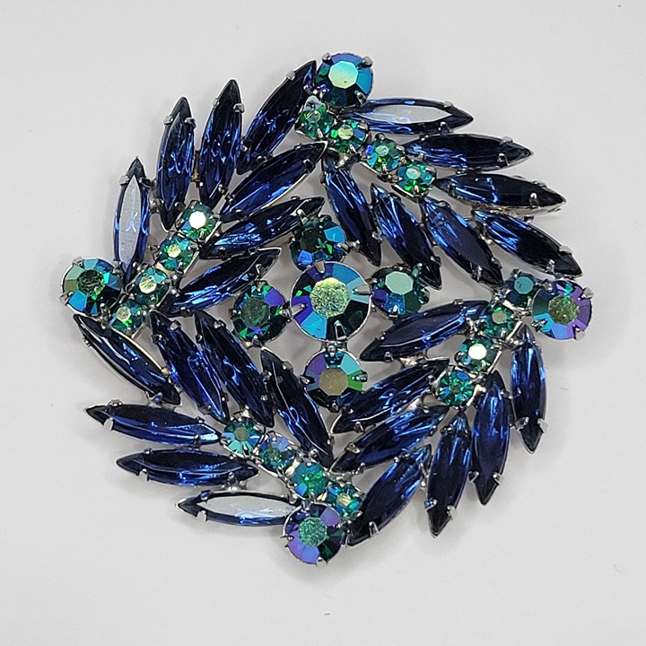 Vintage Juliana D&E Blue Rhinestone Brooch Aurora Borealis Large Round Prong Set