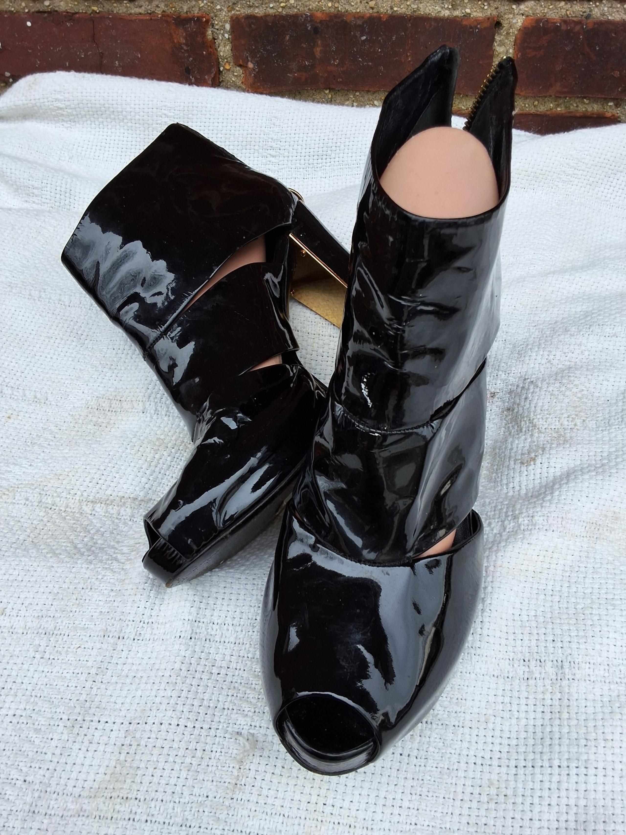 Tory Burch zip back heeled patent leather open toe boots 11