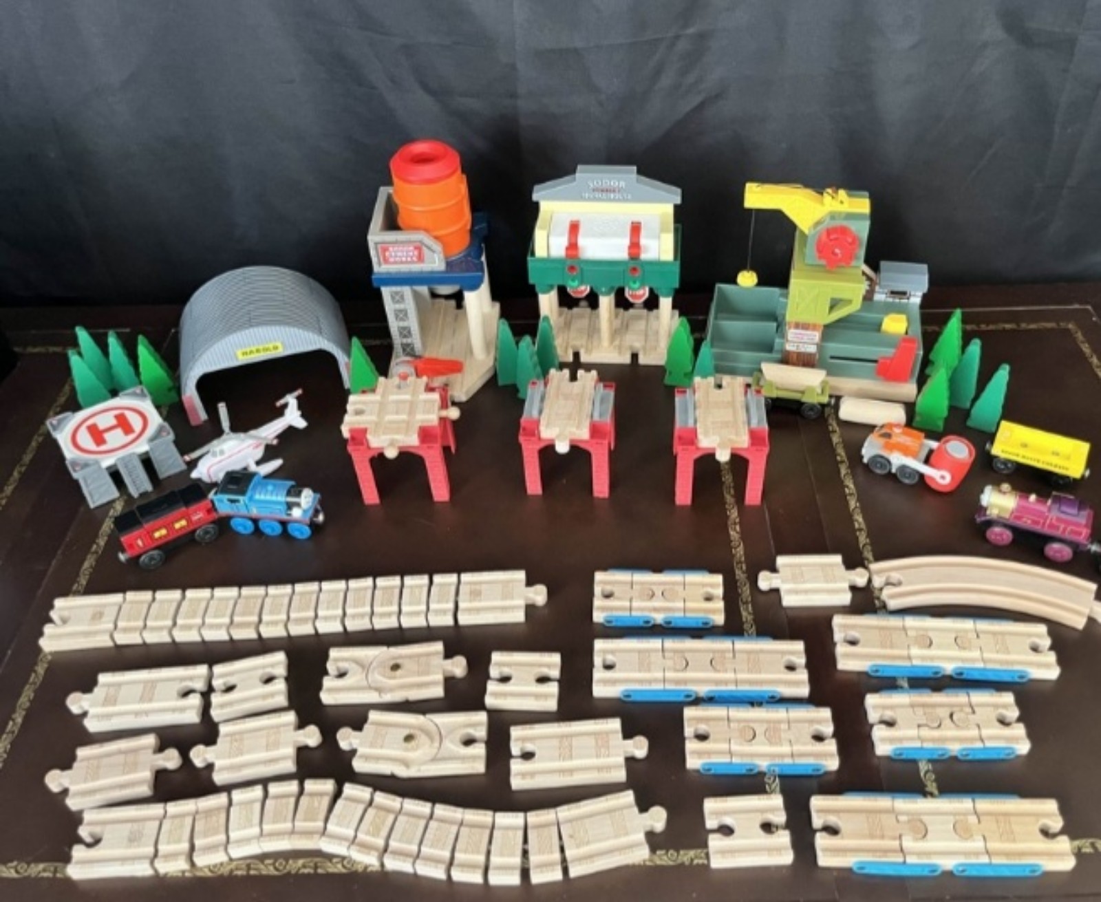 Wooden Thomas & Friends train Figure set