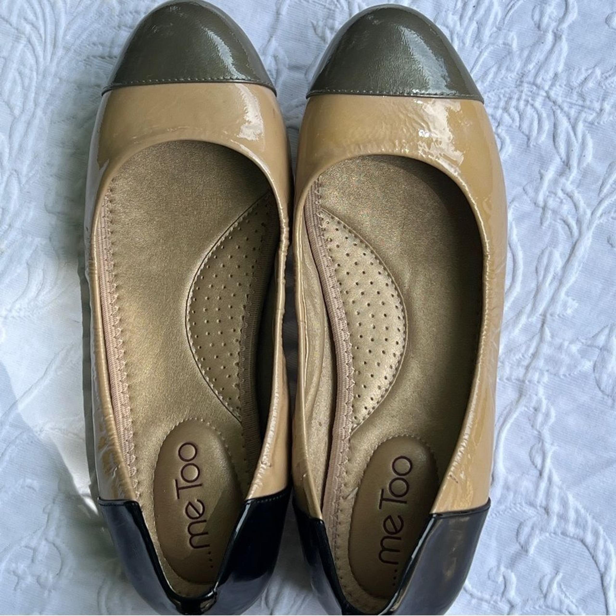 Me Too two tone leather slip on shoes, womens 7, black and tan