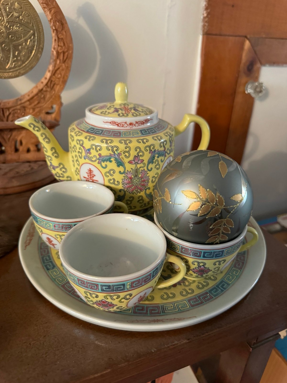 Wan Shou Wu Jiang Jing De Zen, Mun Shou YELLOW Famille Rose Longevity Tea Set