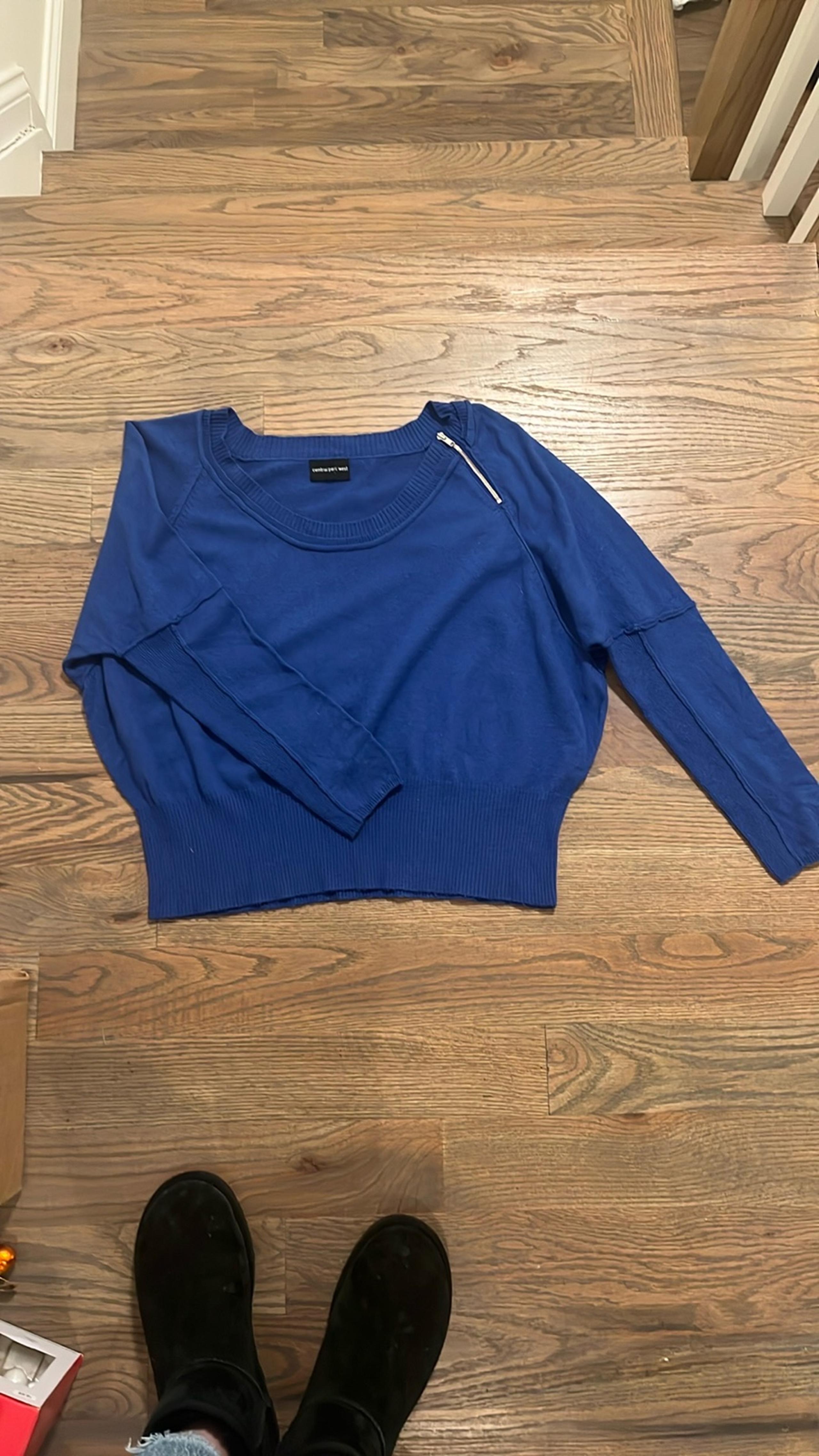 Central Park West Sweater Size Small EUC