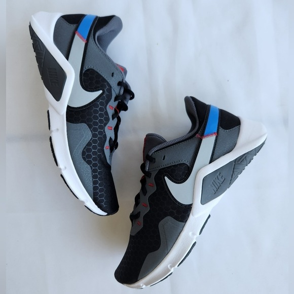 7.5 WOMEN'S NIKE LEGEND ESSENTIAL 2 GRAY WHITE RUNNING SNEAKERS CQ9356-014