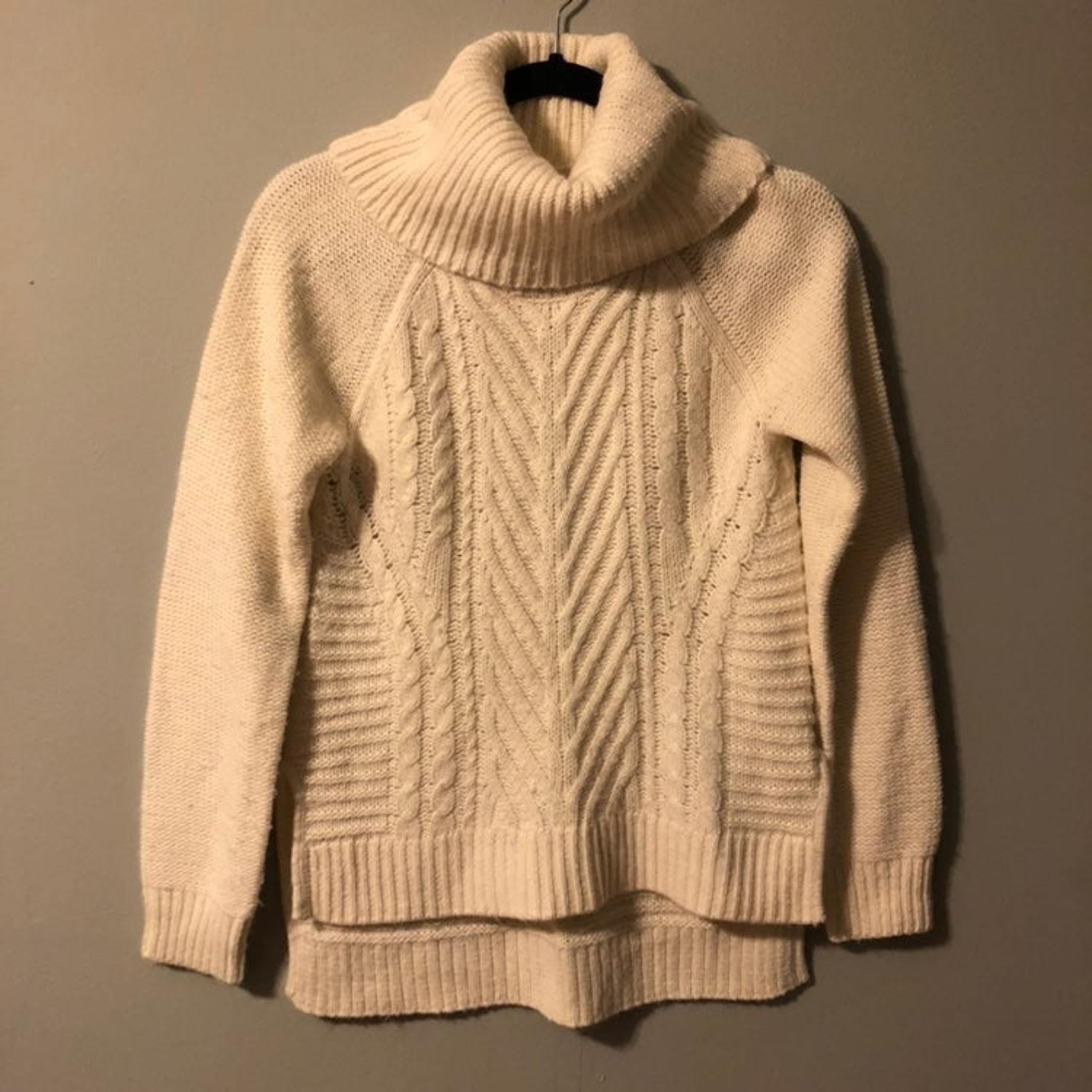 Elle White/Cream Turtleneck Sweater Size