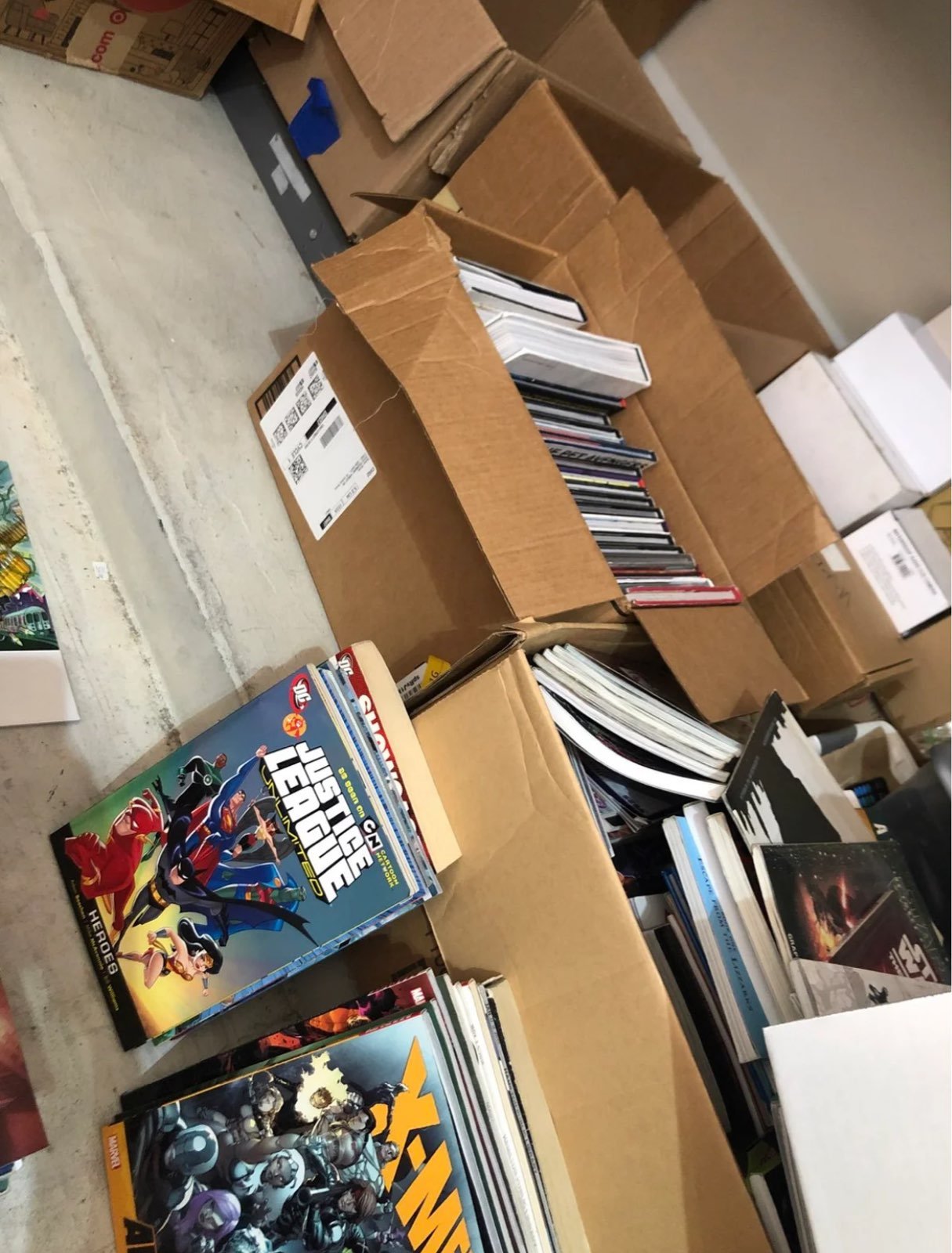 25 random graphic novels !!!!