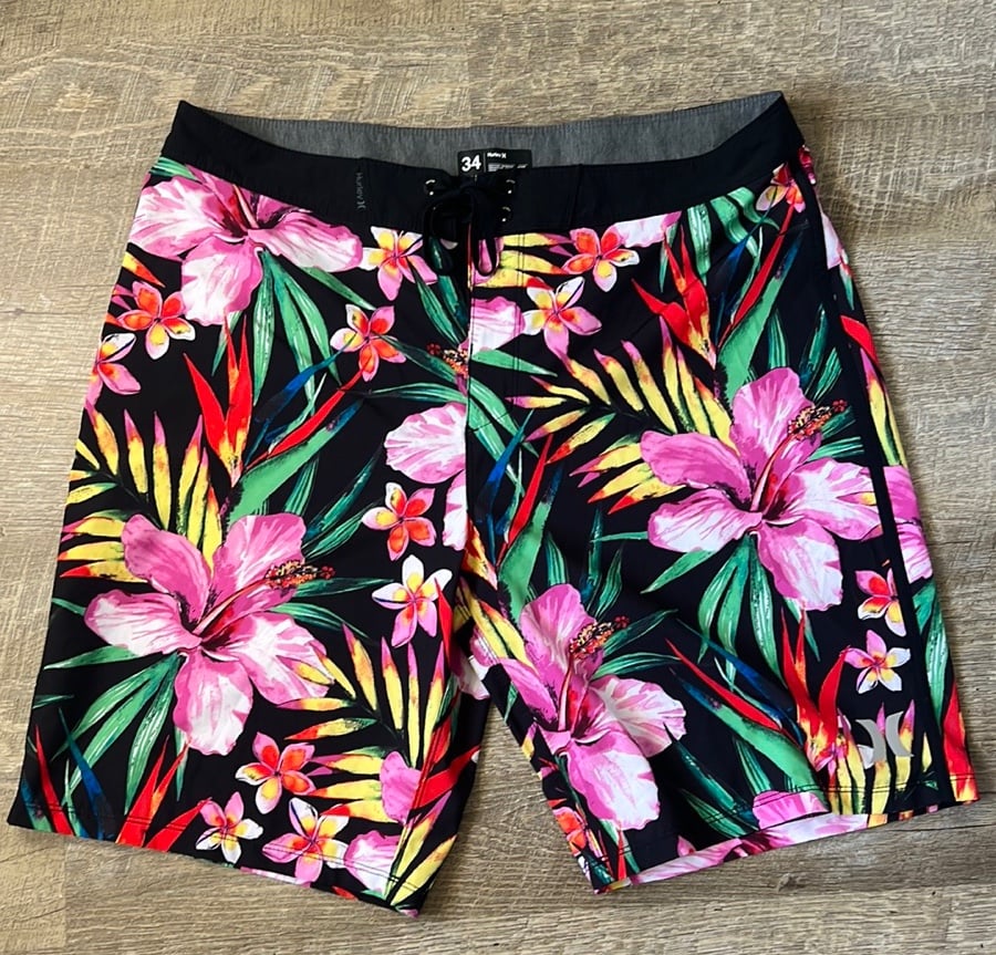 Men’s Hurley Phantom Floral Board Shorts Size 34