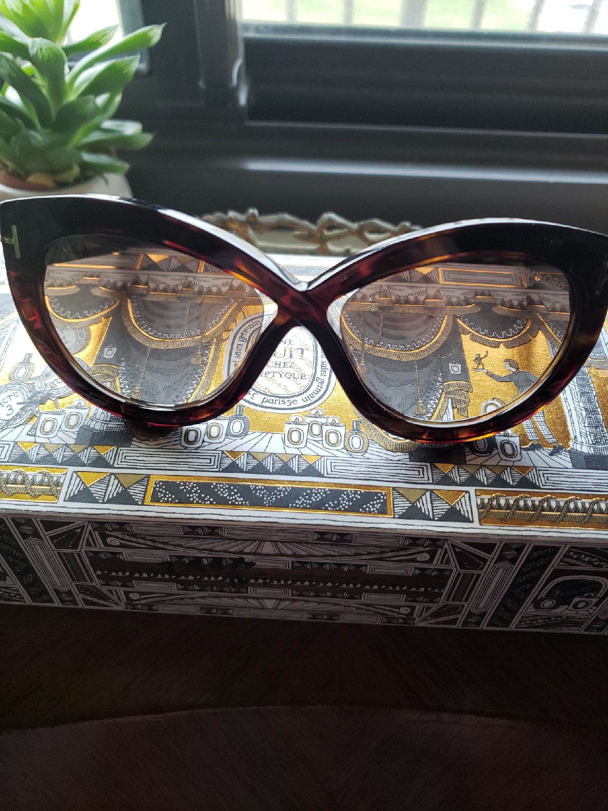 Ladies sunglasses