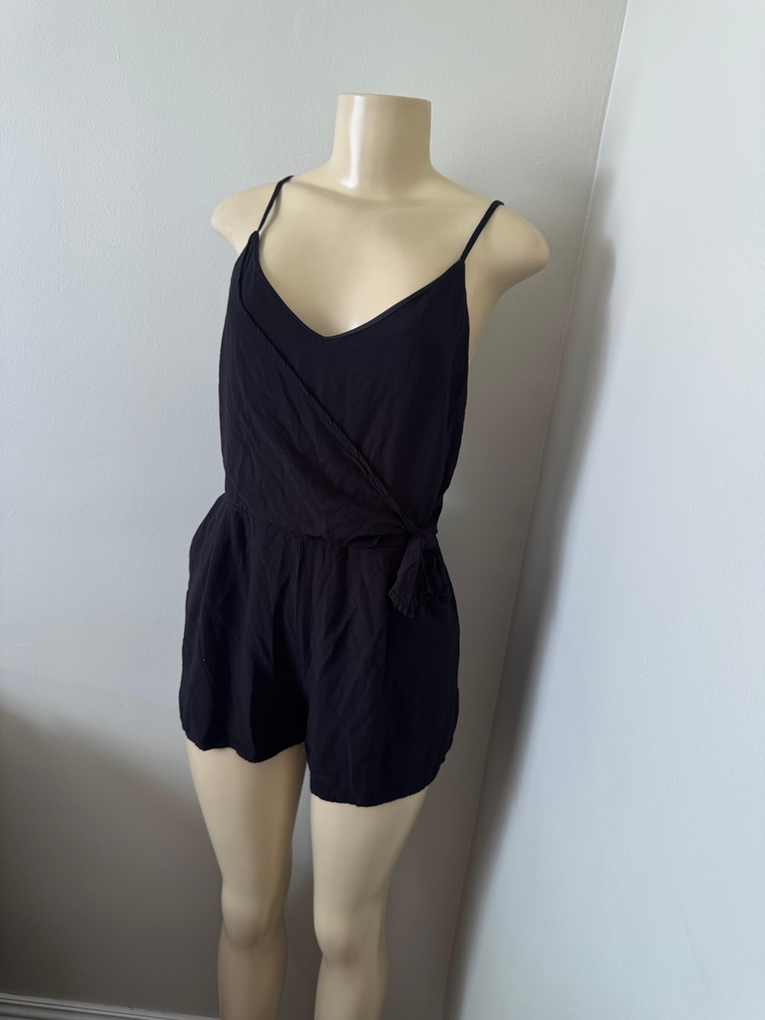 Black romper with pockets