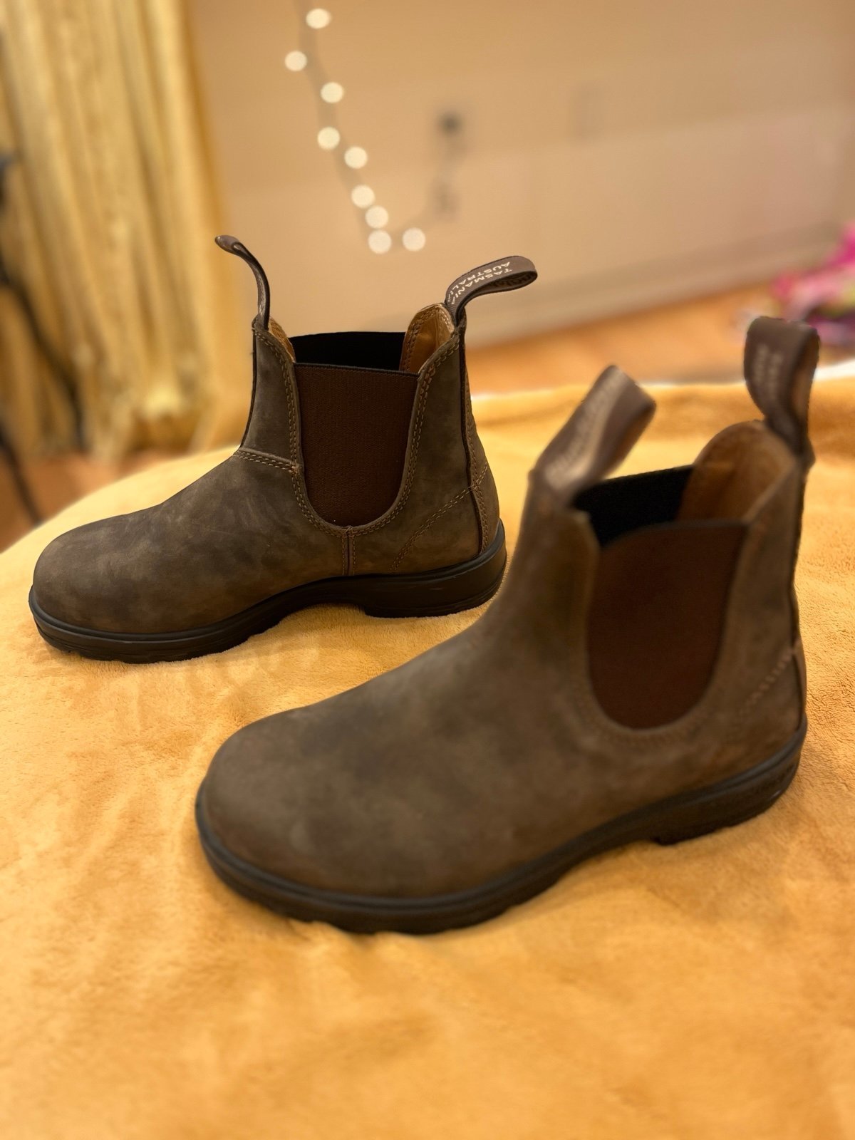 585 AUS/UK size 4 Blundstone elastic sided boot line in rustic brown boots woman