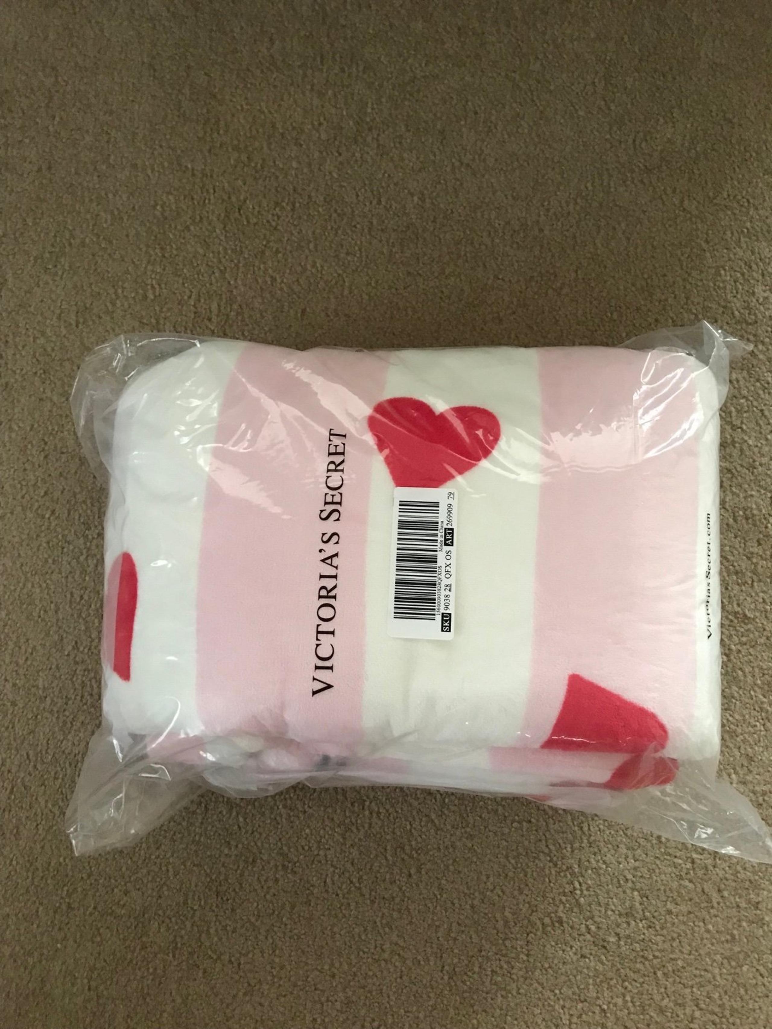 VS Hearts Throw