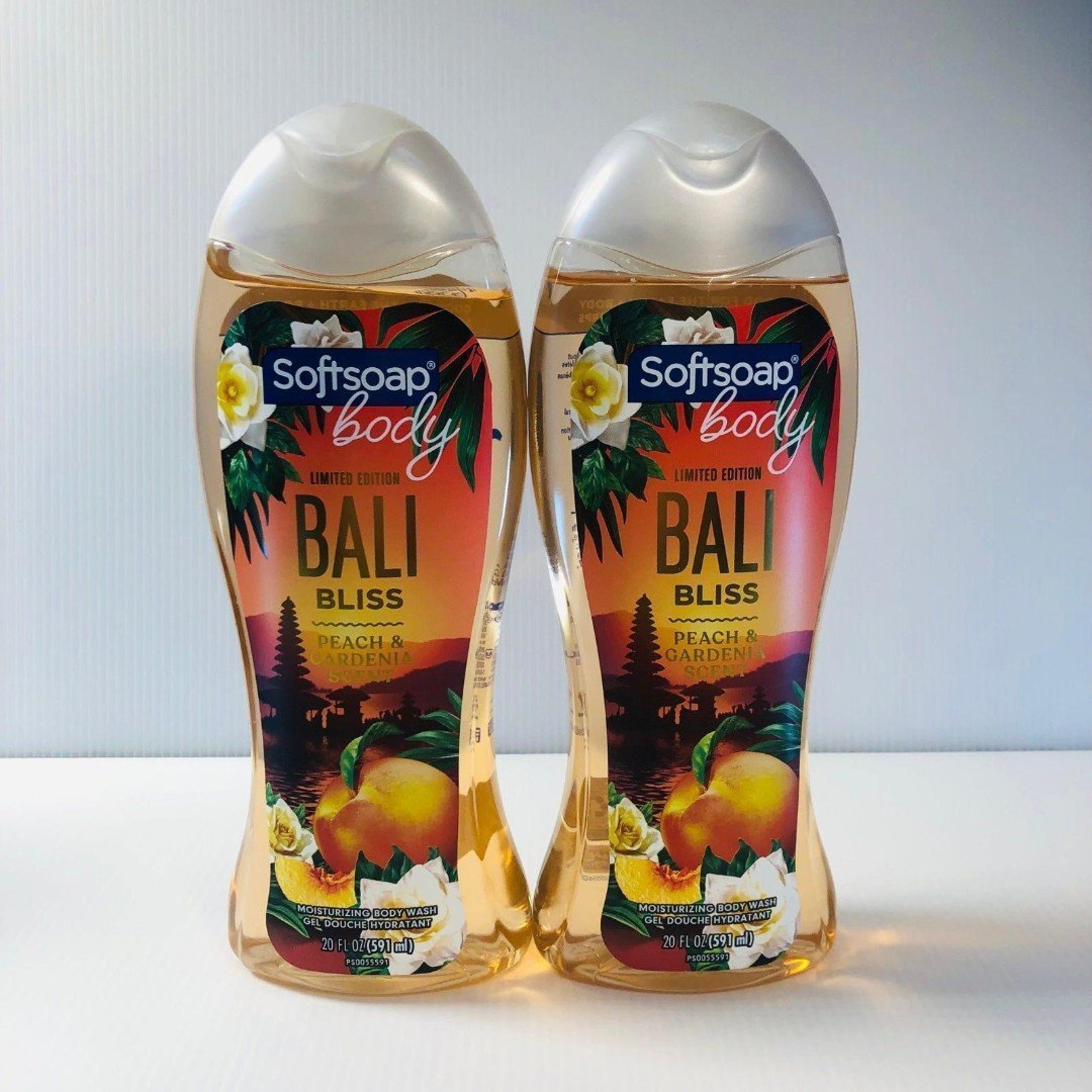 Softsoap Body Wash Limited Edition Bali Bliss Peach & Gardenia Scent Set of 2