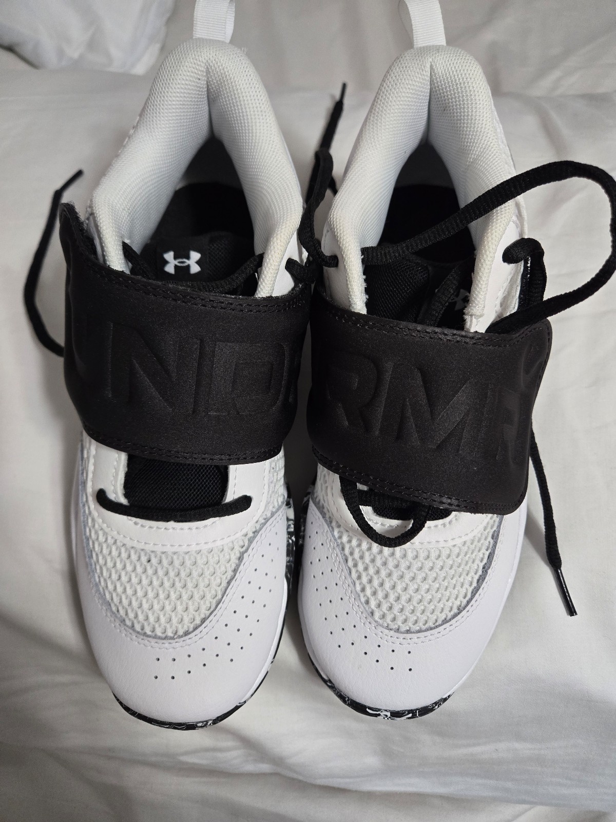 Under Armour GS Zone BB 2 Boy's Size 6Y Shoes Athletic Sneakers