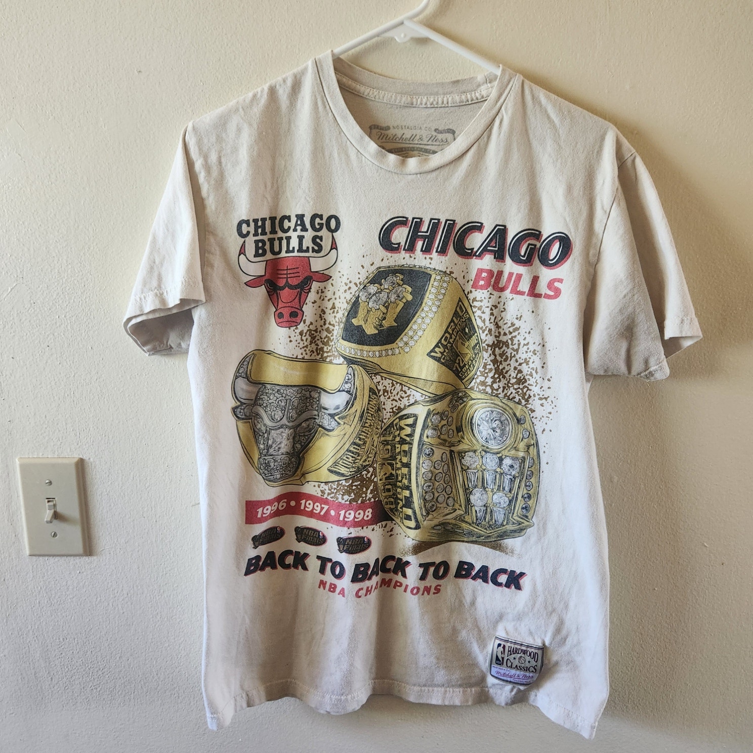 Mitchell Ness Chicago Bulls Back to Back Championship shirt Size Medium