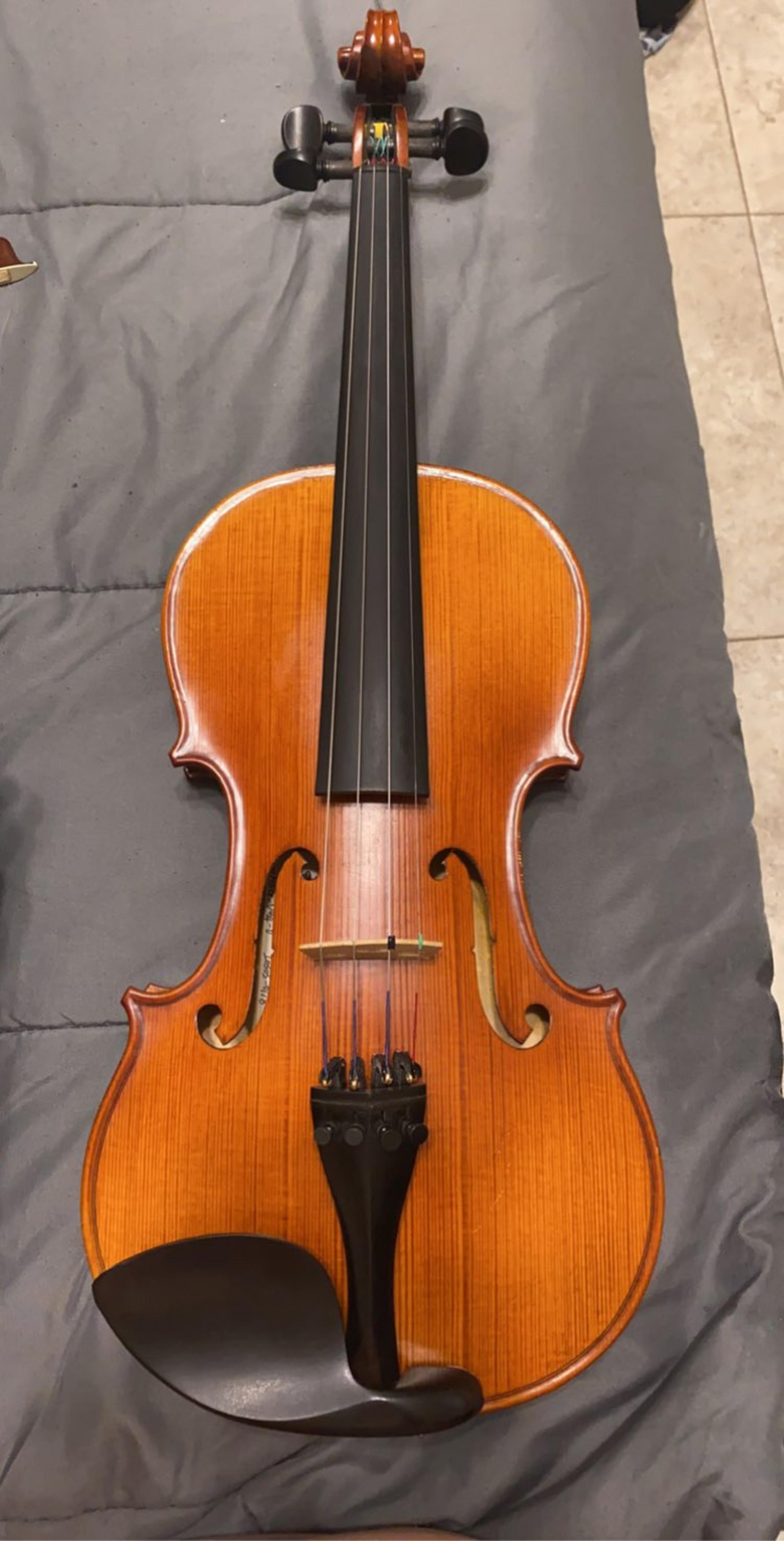 Full size violin
