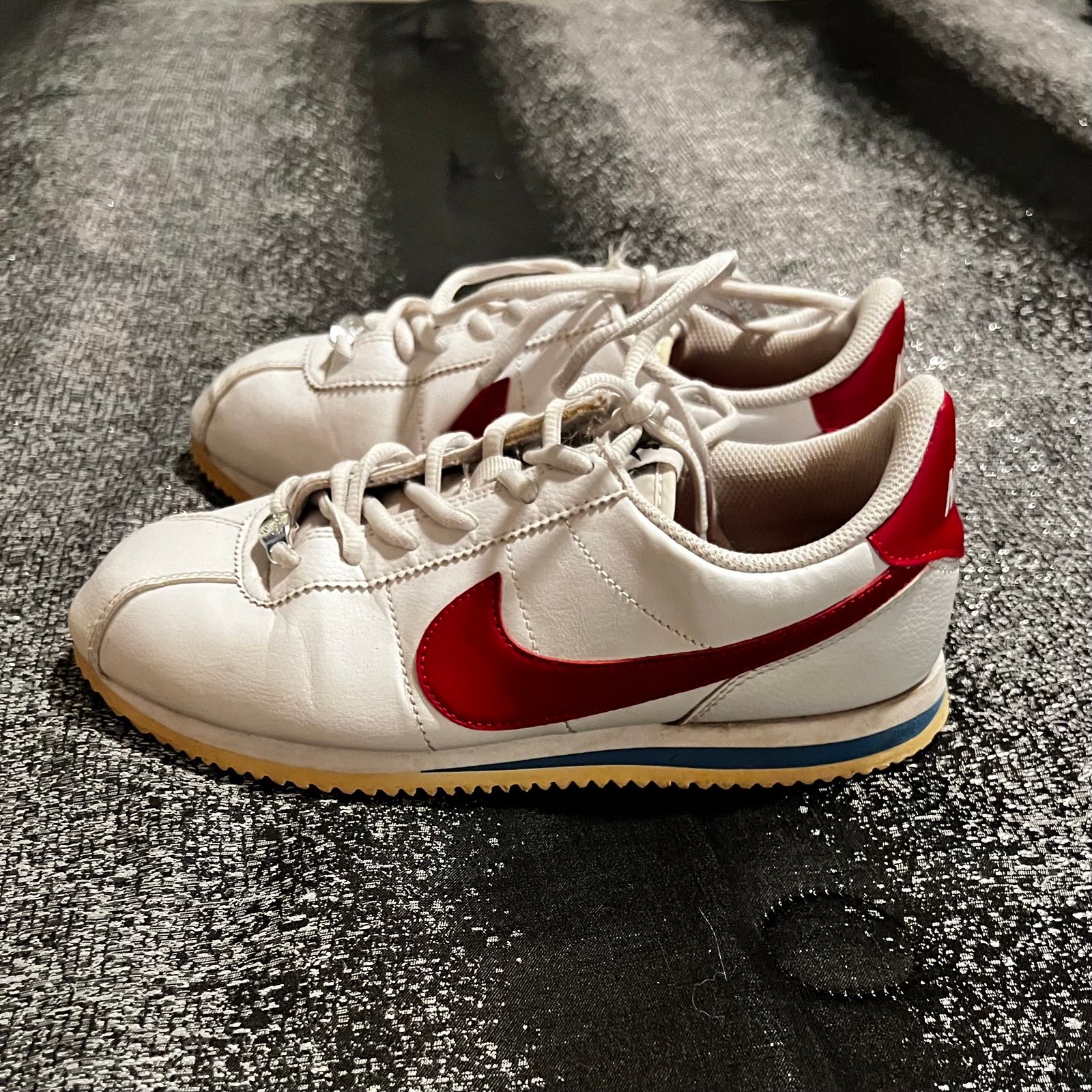 Unisex kids sz7y Womens sz8.5 Nike Cortez lowtops