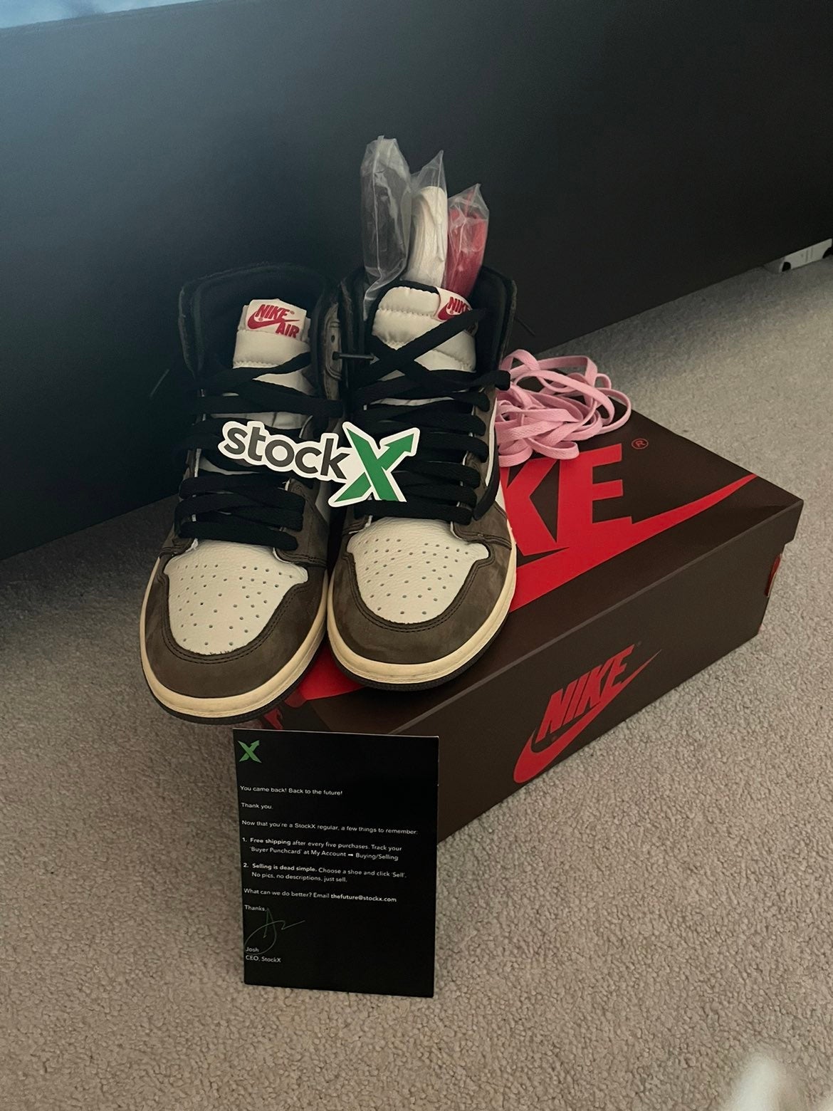 travis scott Jordan 1