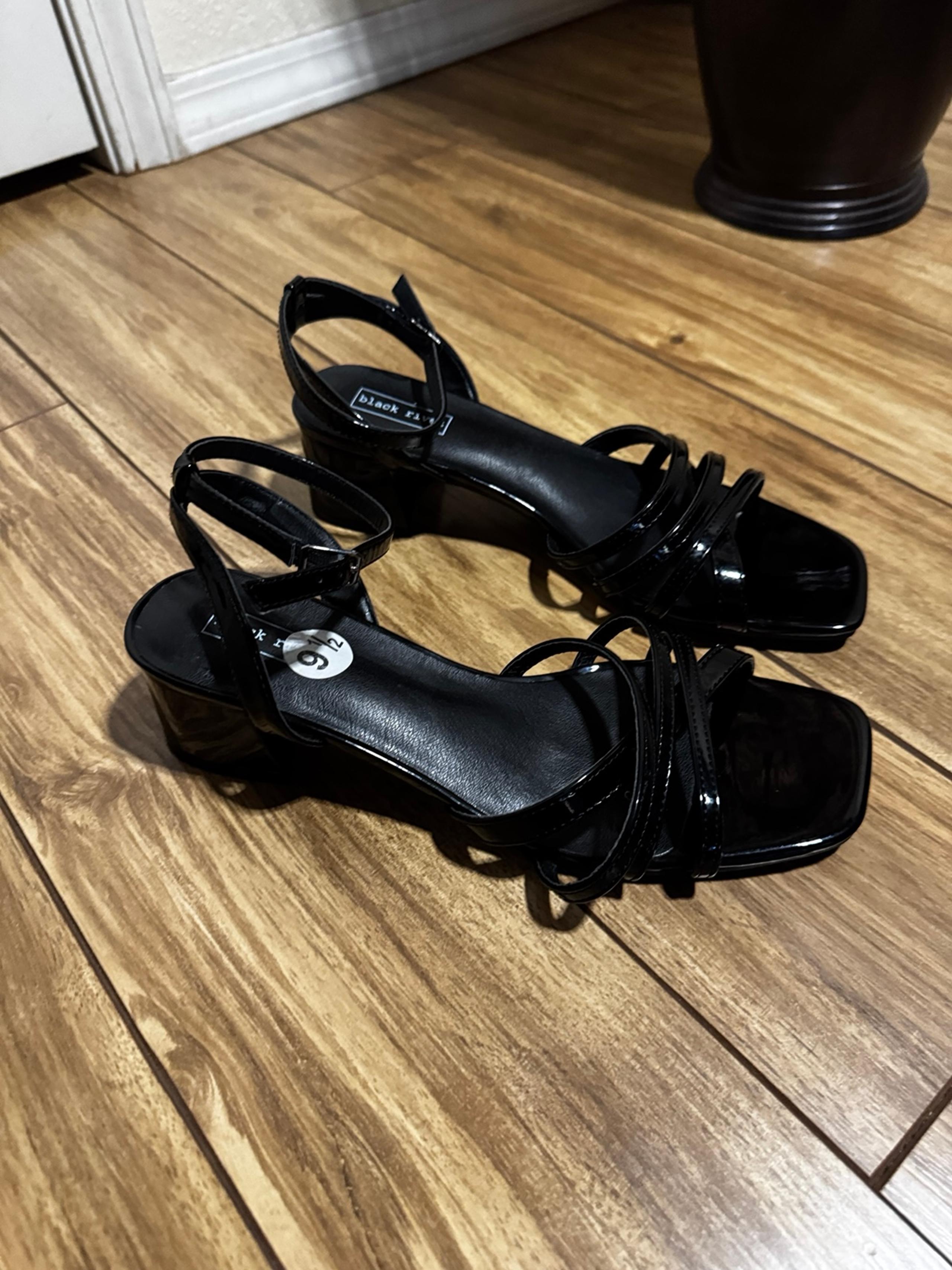 Black rivet brand women's black heels size 9 1/2
