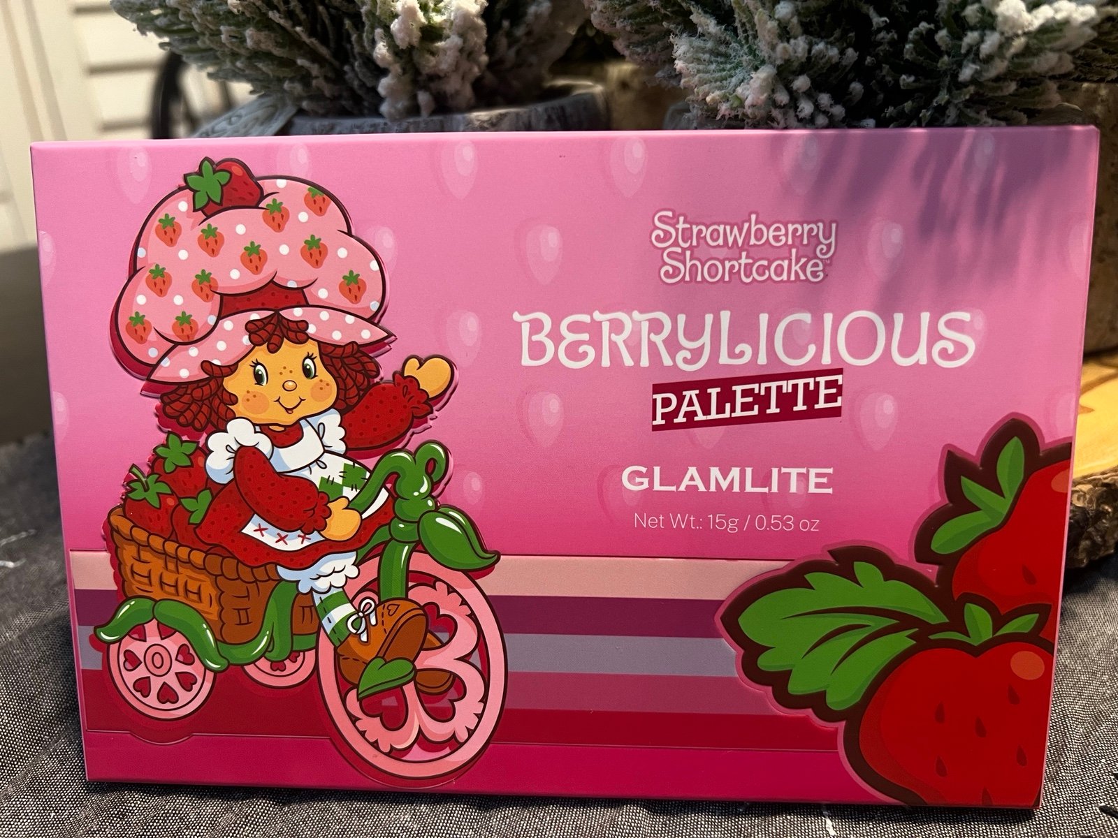 Glamlite strawberry shortcake eyeshadow palette