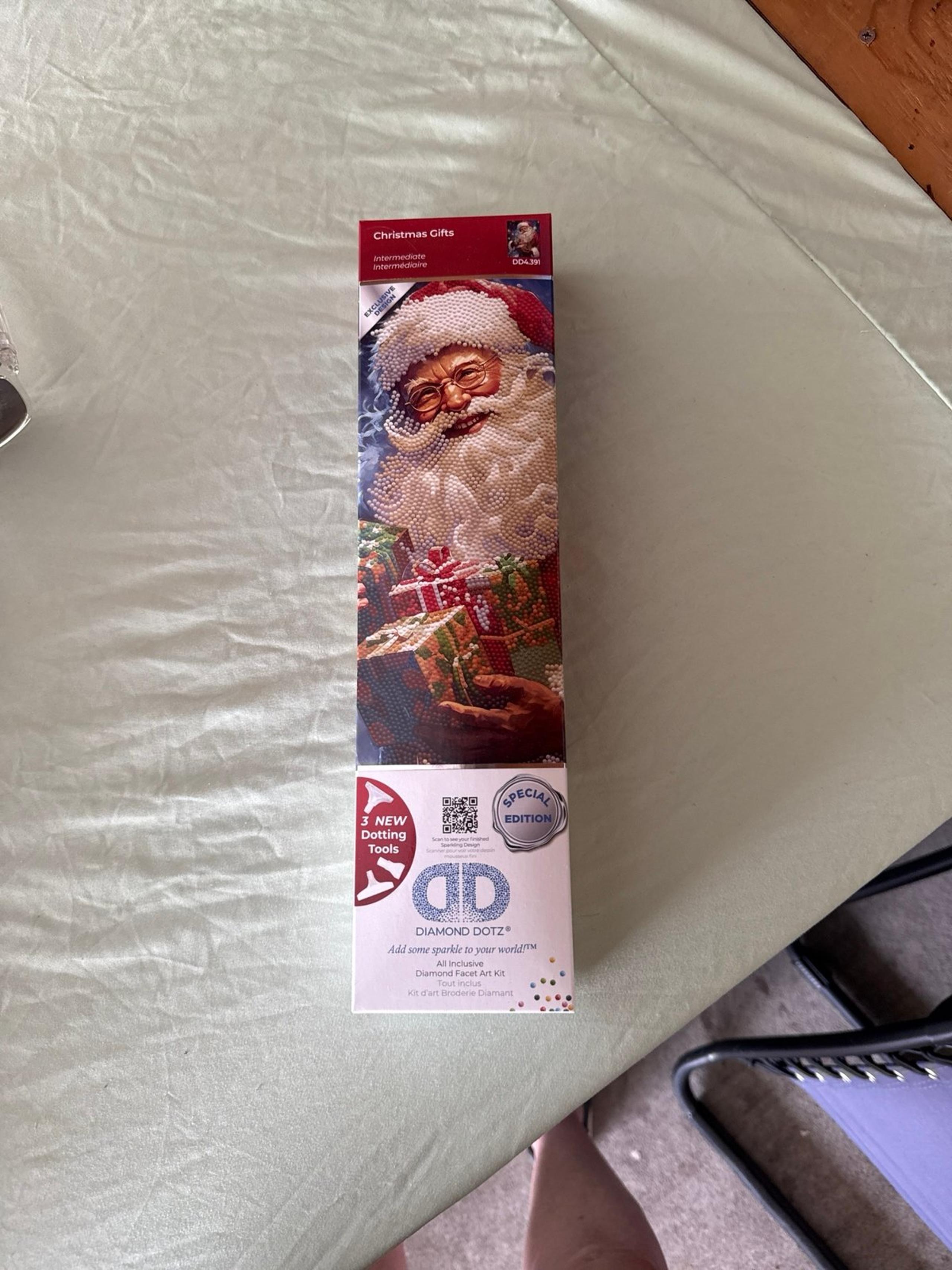 Diamond Dotz Diamond Art Kit Santa Christmas Gifts, new in box!