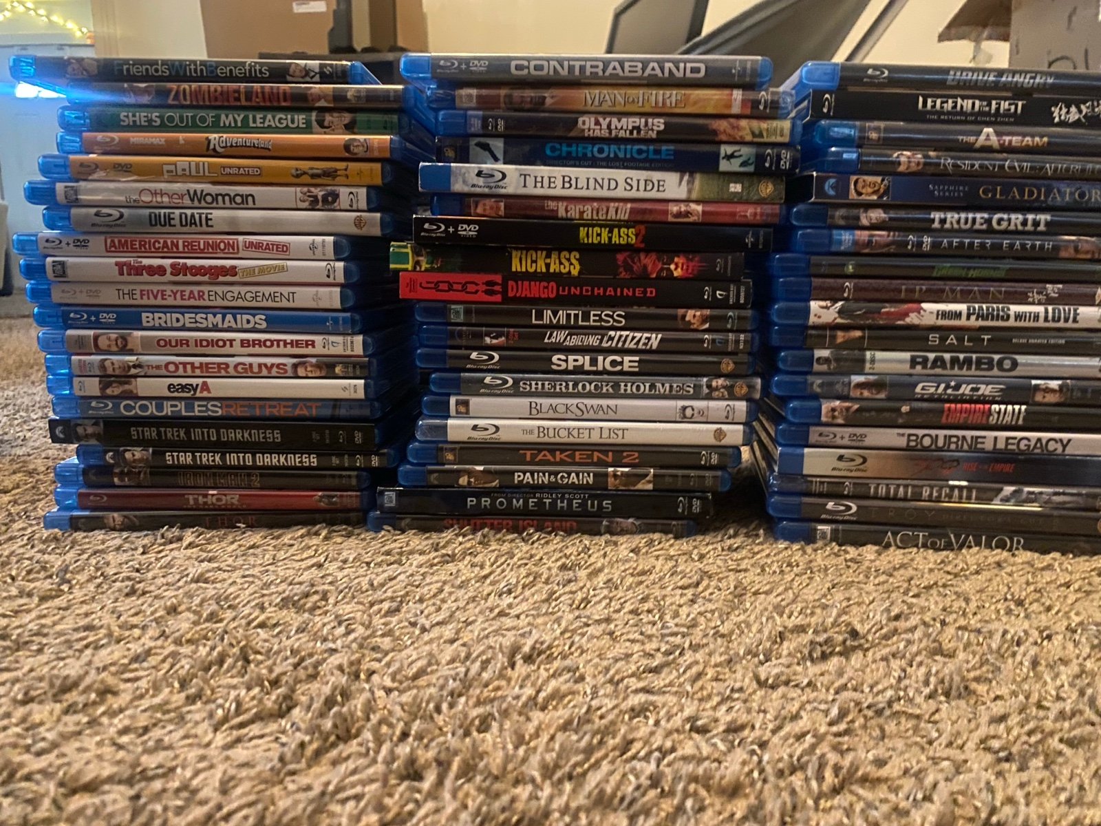 Lot of Blu Rays and DVDs + blue ray player and dvd player