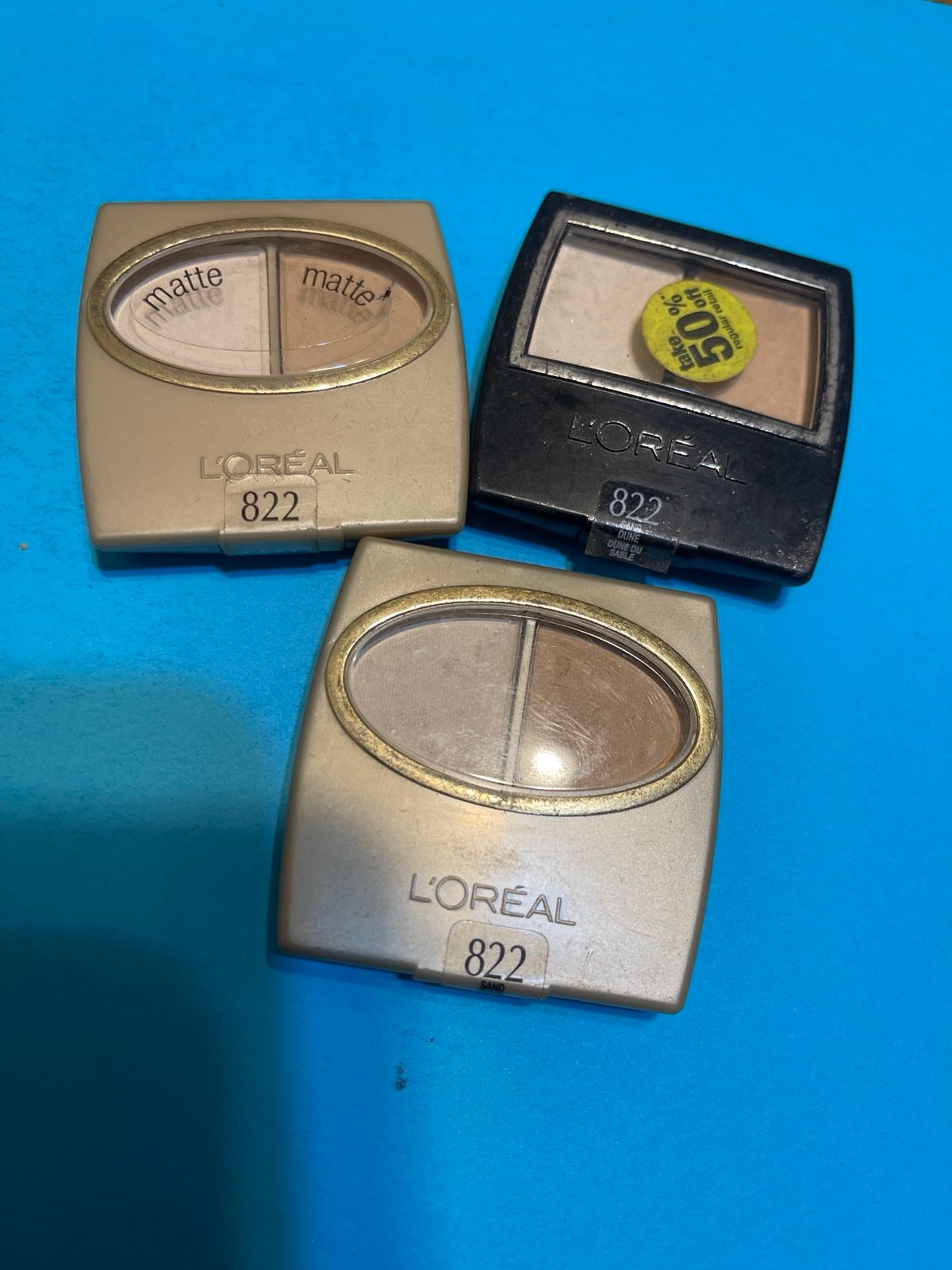 3 L'Oreal Wear Infinite Studio Secrets #822 Sand Dune Damage Container