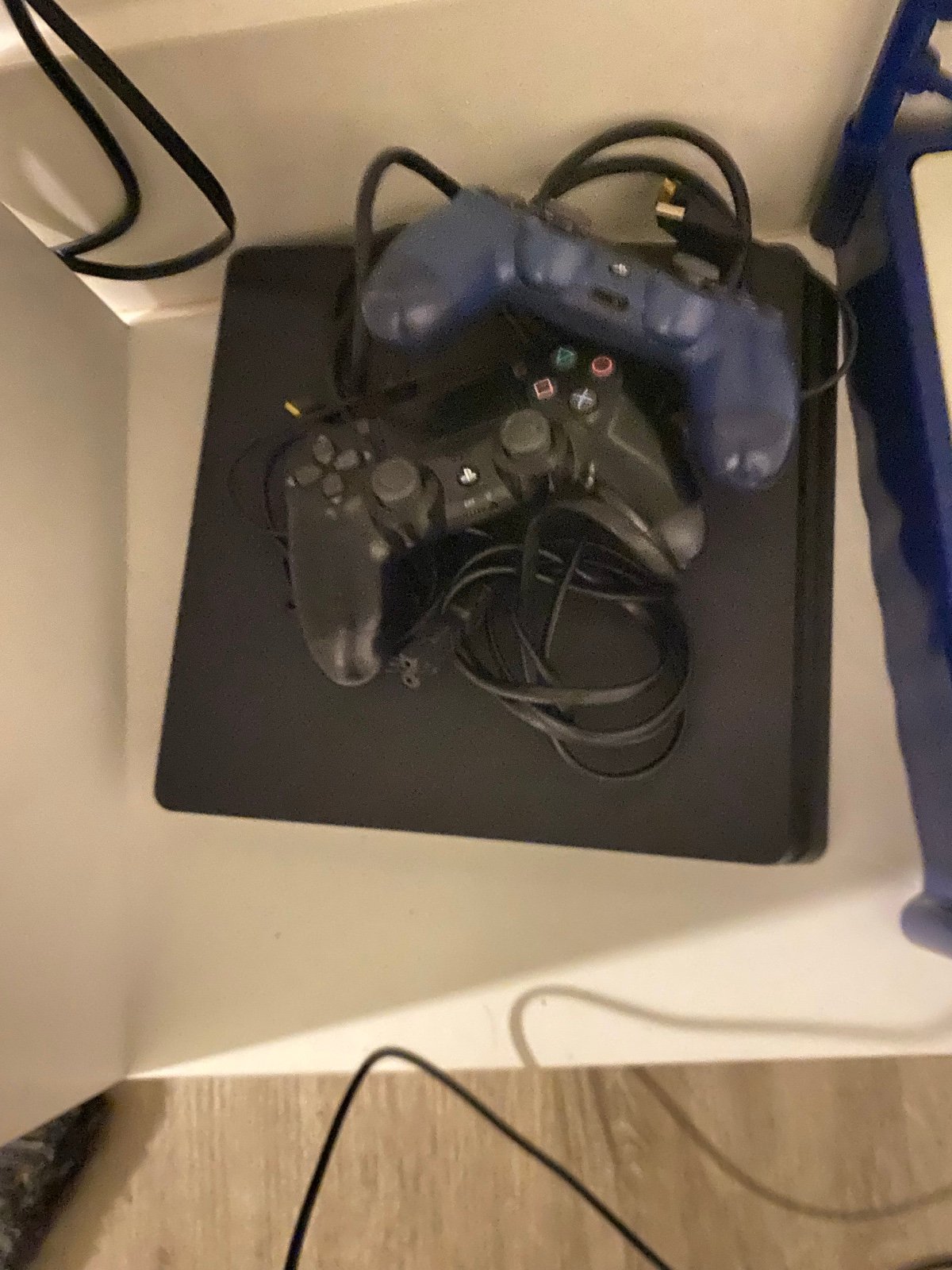 PlayStation 4 with two controllers Complete