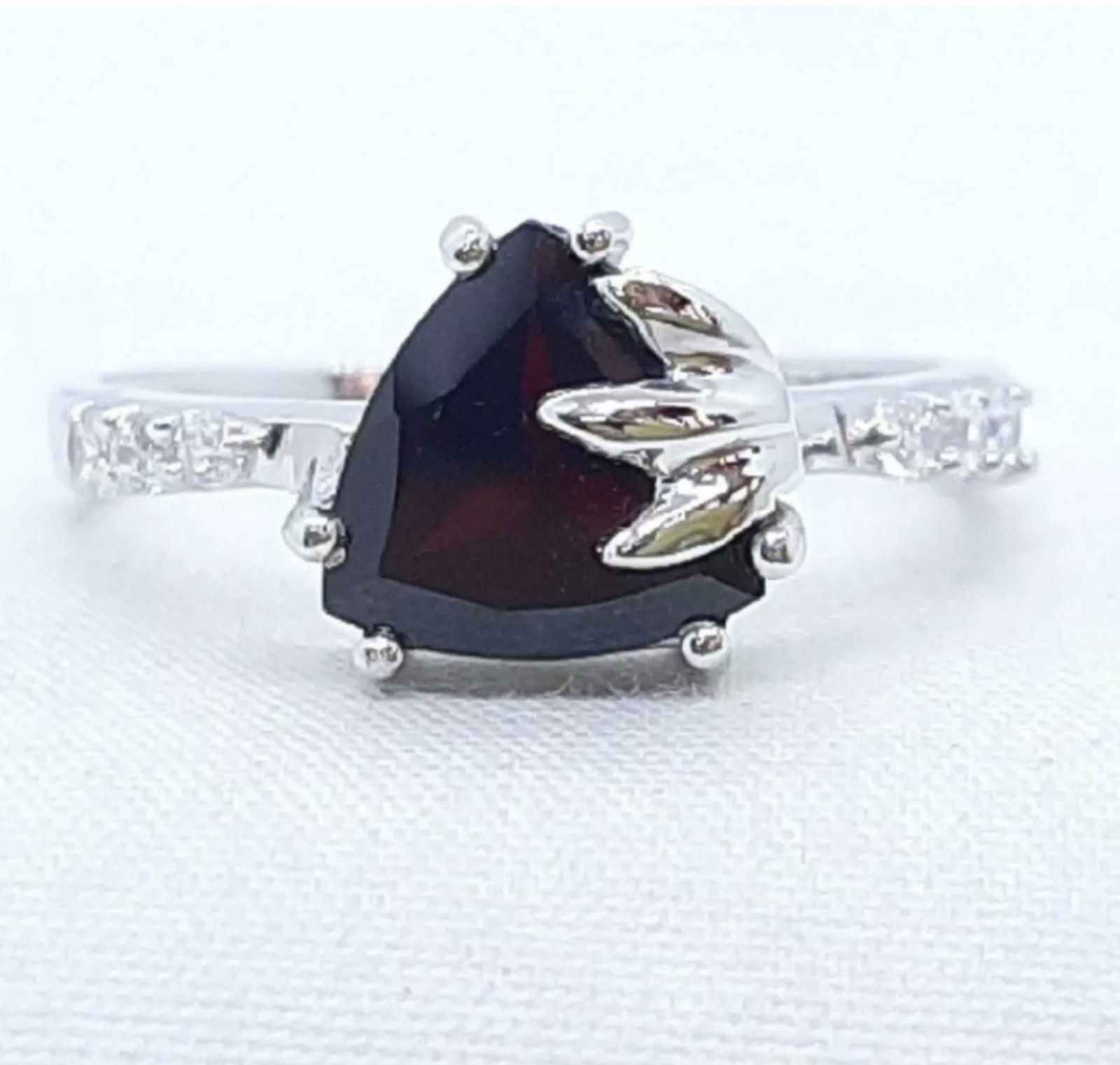 WORLD CLASS 1.15ct GENUINE GARNET Sterling Silver RING diamond cut sapphires 6