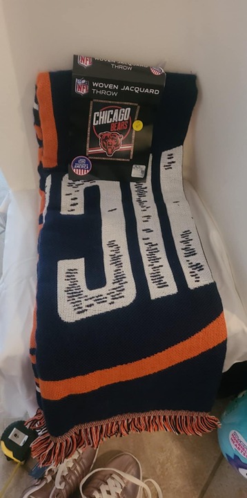New Chicago Bears Woven Jaquard Throw Blanket NFL Fringe Acrylic NWT