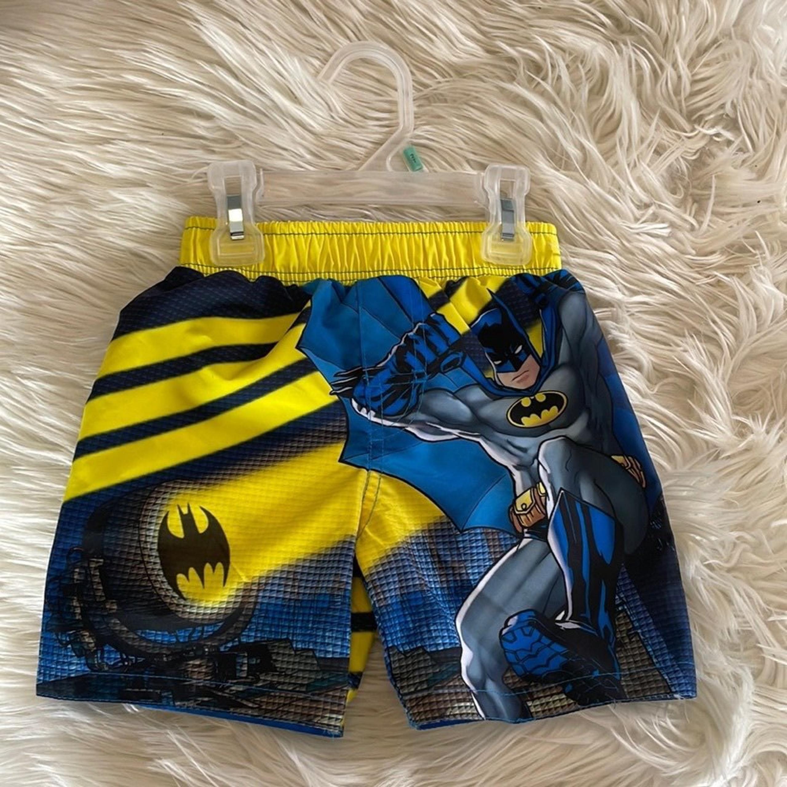Batman cartoon boys board shorts swimsuit bathing suit swim trunks shorts sz 2T