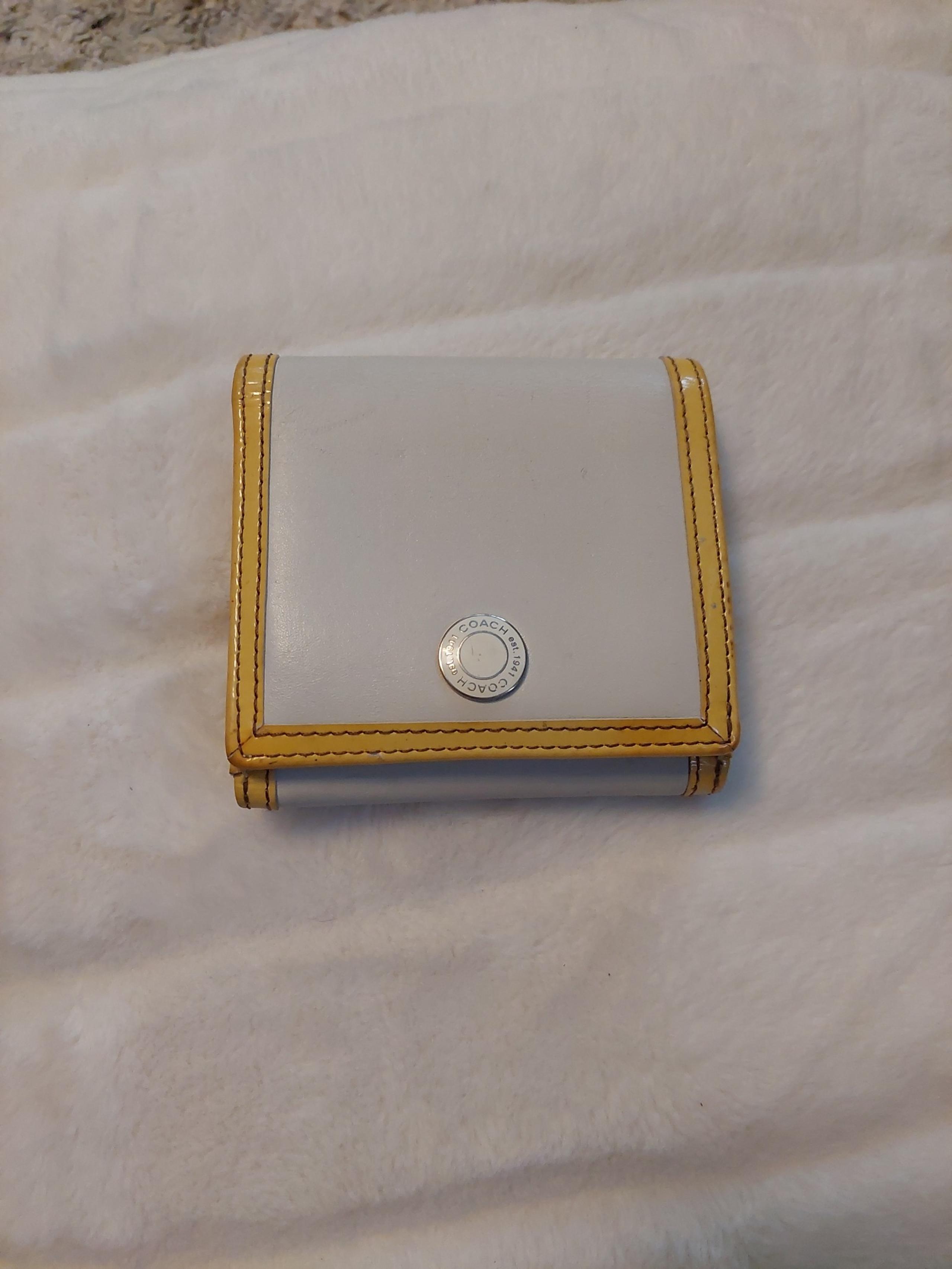 Vintage Coach  Bilfold  Yellow and Beige Leather Wallet.