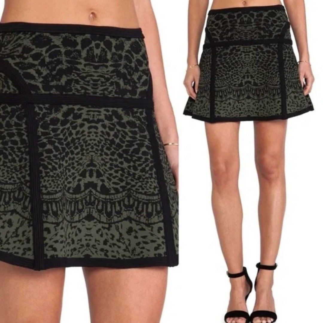 Diane Von Furstenberg Flote Olive & Black Knit A-Line Swing Mini Skirt Medium