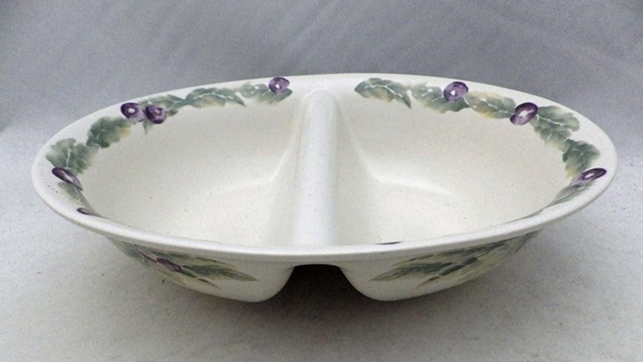 Pfaltzgraff Jamberry - 10" oval divided Vegetable bowl - 2006 - USA - EUC