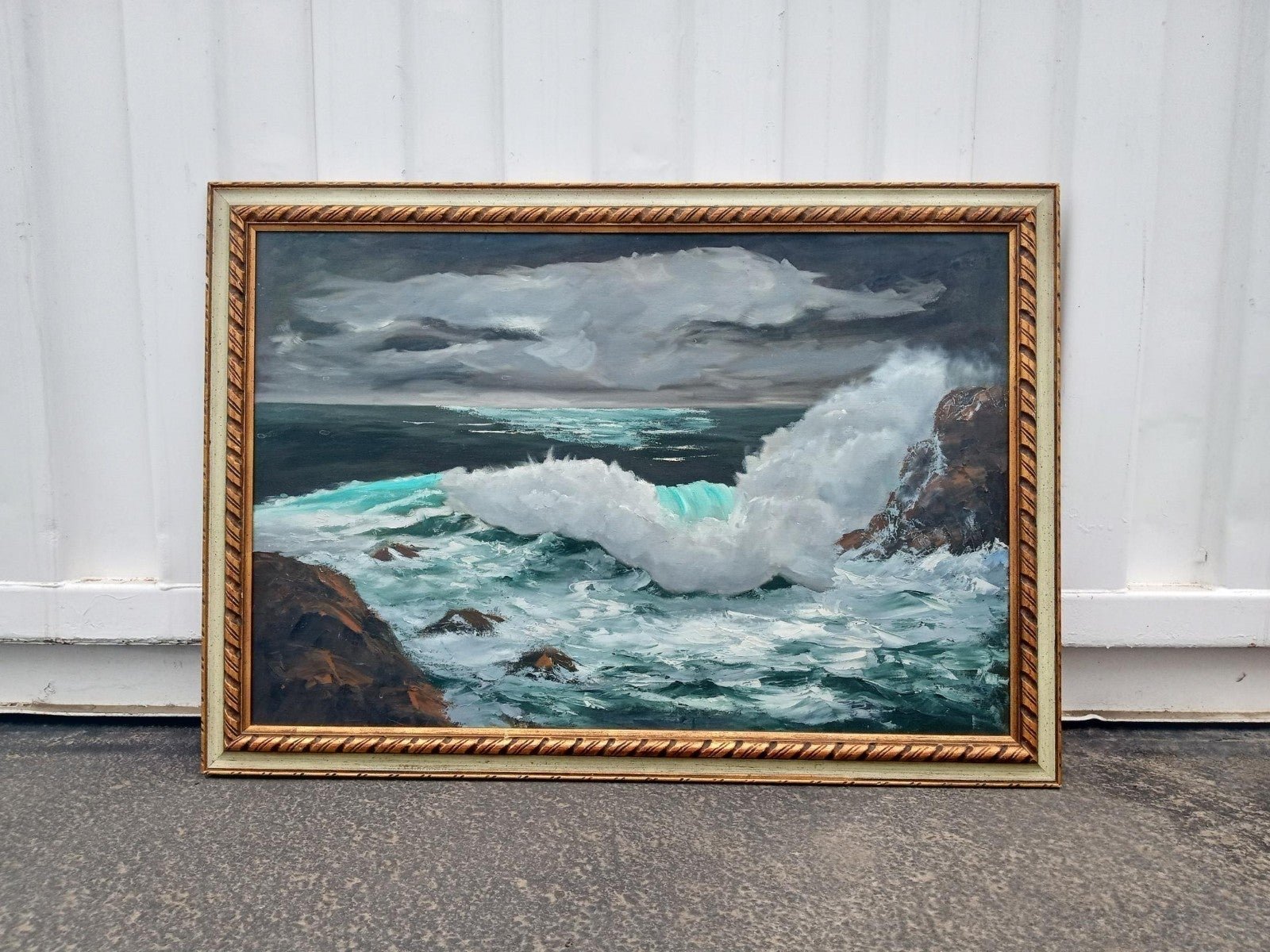 PICTURE OF OCEAN WITH WAVES