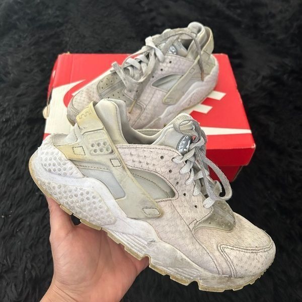 NIKE Huarache lace up shoes sneakers women’s 8